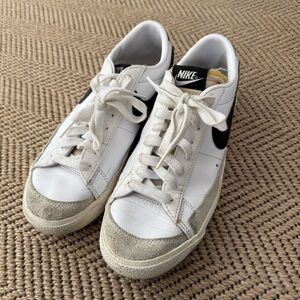 NIKE Blazer Low